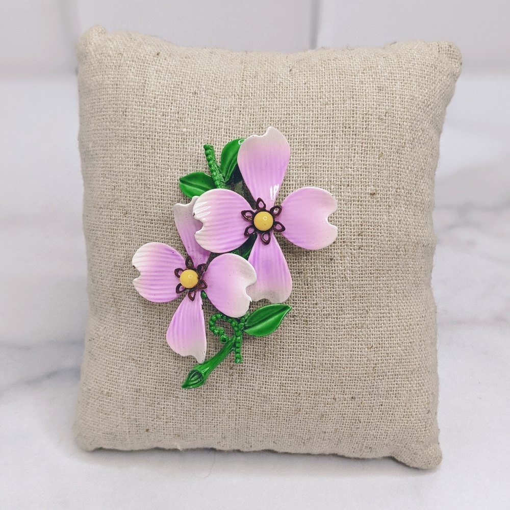 Vintage purple pansy flower brooch
